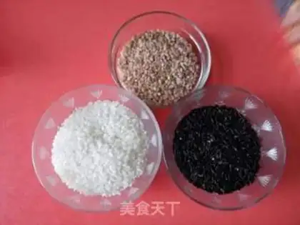 Make Coarse rice of three colours step 1
