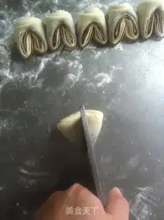 Make Pig bean rolls step 26