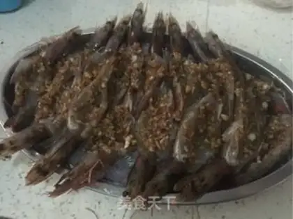 Make A garlic fan with a shrimp step 10