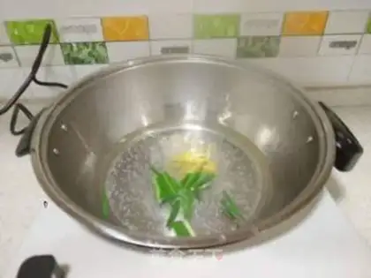 Make Precious onion shrimp step 1