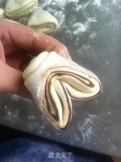 Make Pig bean rolls step 29