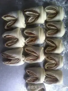 Make Pig bean rolls step 30