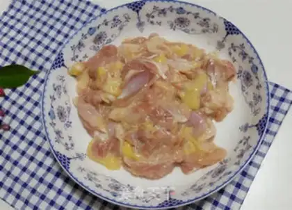 Make Pour the chicken step 1