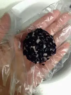 Make Black rice round step 5