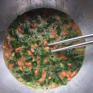 Make Shrimp rice fried eggs step 4