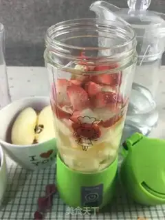 Make Strawberry apple juice step 2