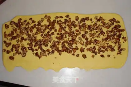 Make Caramel pecan rolls step 6