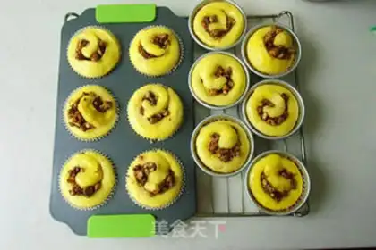 Make Caramel pecan rolls step 9