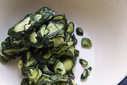 Make cucumber pickles step 1