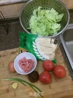 Make Tomato meatball noodles step 0