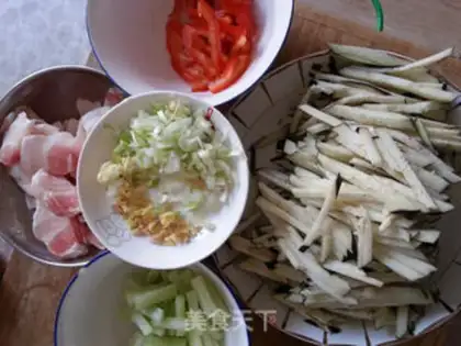 Make Sodium fried meat step 1