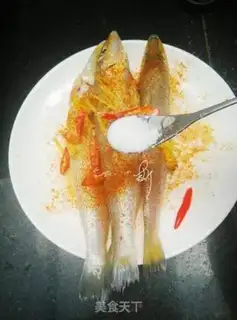 Make Fried sardines step 1