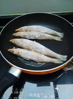 Make Fried sardines step 2