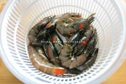 Make Sausage salt shrimp step 1
