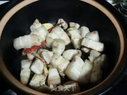 Make A casserole of red meat step 1