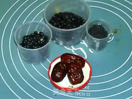 Make Three black rice paste step 0