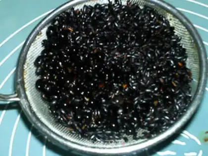 Make Three black rice paste step 1