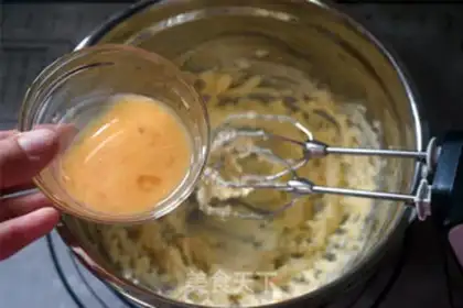 Make Yellow frosting cookies step 2