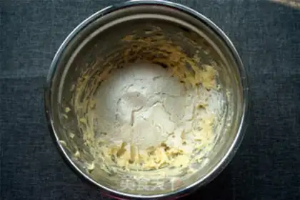 Make Yellow frosting cookies step 3