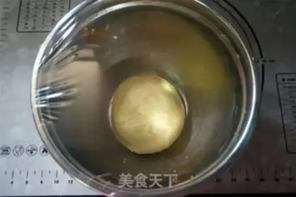 Make Yellow frosting cookies step 4