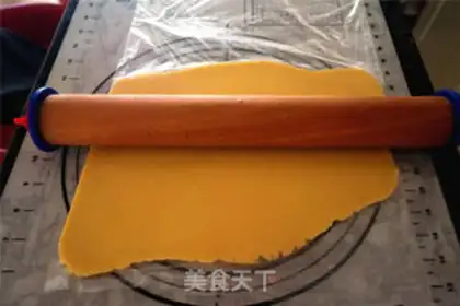 Make Yellow frosting cookies step 5
