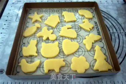 Make Yellow frosting cookies step 7