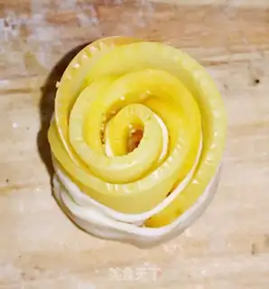 Make Apple Rose step 4