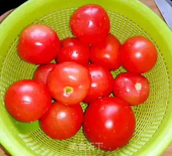 Make Dried tomatoes with oil step 0