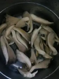 Make Chicken soup mushroom hotpot step 2