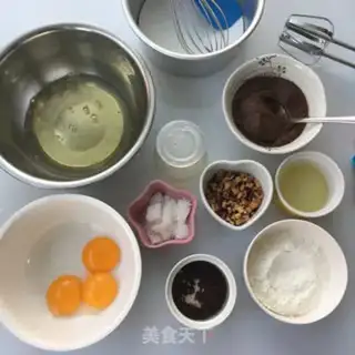 Make Six inches of red-tree cake step 5