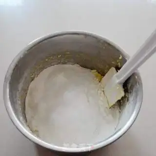 Make A pound cake of clot nuts step 3