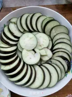 Make Garlic pasta, eggplant step 1