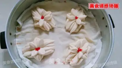 Make Lotus roll step 15