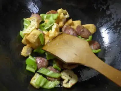 Make Spicy pepperoni fried tofu step 4