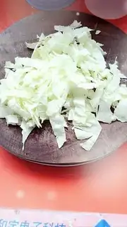 Make A fan of cabbage step 0