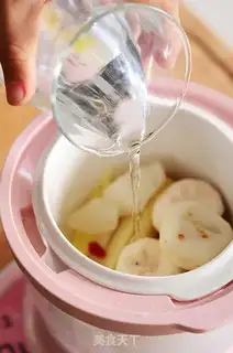 Make Sugar cane horse hoof water step 2