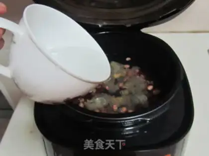 Make The silver ear of the red beans peanuts step 2