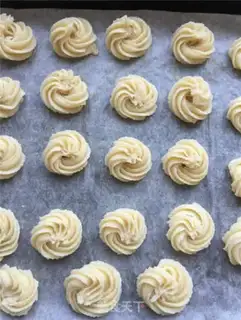 Make Almond cookies step 5