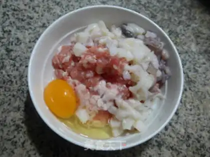 Make Egg squid steaming meat step 2
