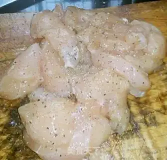 Make Western cream chicken step 1