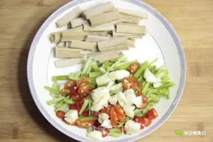 Make Celery fried dry step 0