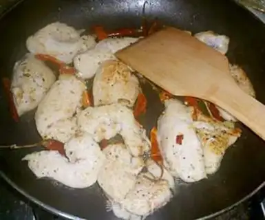 Make Western cream chicken step 3
