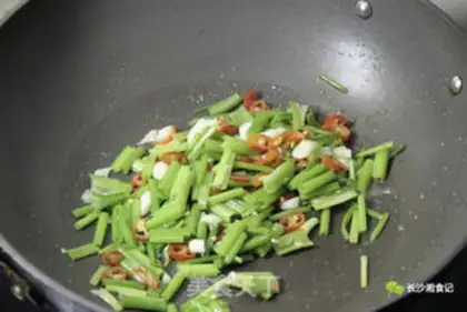 Make Celery fried dry step 2