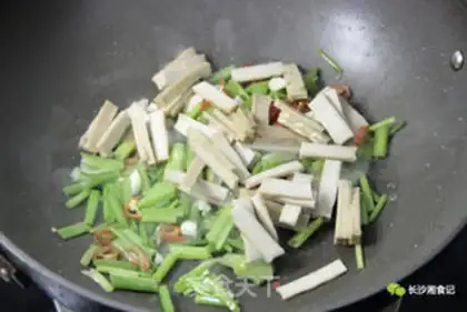 Make Celery fried dry step 3