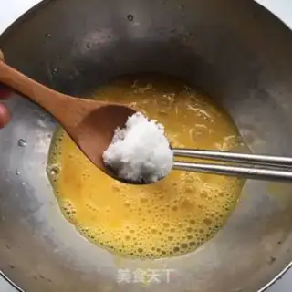 Make Shrimp rice fried eggs step 3