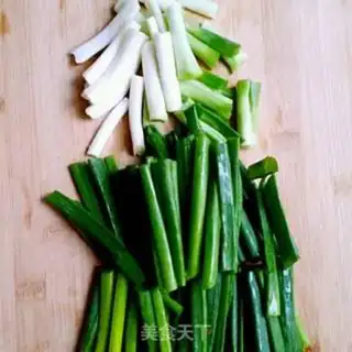 Make Onion noodles step 0