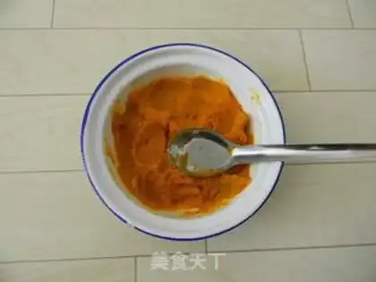 Make Pumpkin money rolls step 1