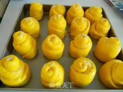 Make Pumpkin money rolls step 12