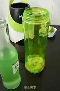 Make Ginger and lemon cocktails step 1
