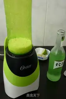 Make Ginger and lemon cocktails step 2